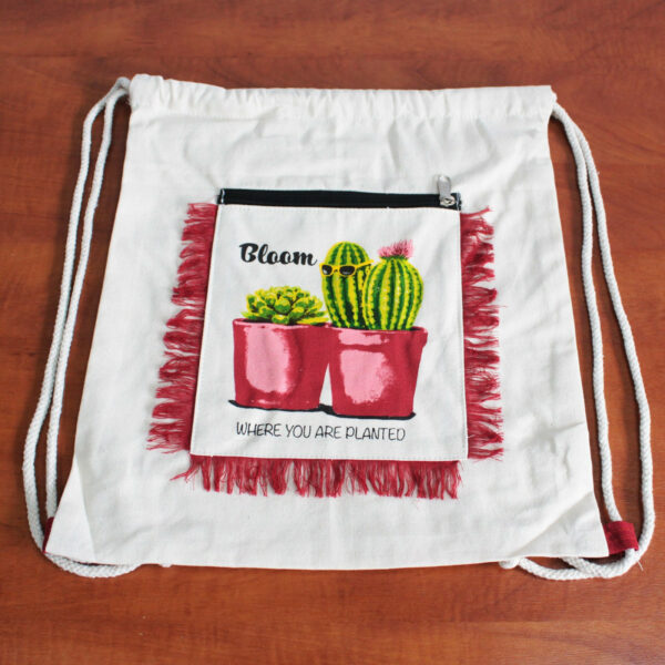 Šnůrkový stahovací batoh s obrázkem kaktusu.