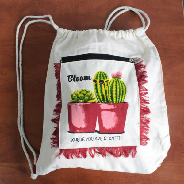 Šnůrkový stahovací batoh s obrázkem kaktusu.