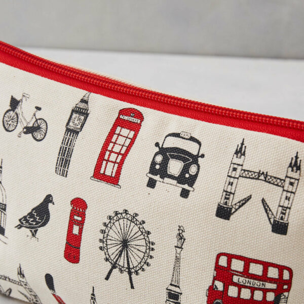 Kosmetická taška s obrázky londýnských symbolů.