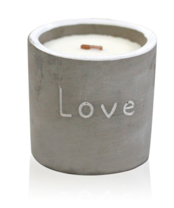 Sójová svíčka v betonu Love.