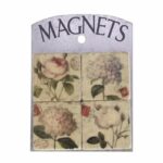 Magnety na lednici s květinovými vzory.