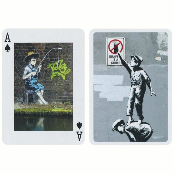 Hrací karty s obrázky streetartového umělce Banksyho.